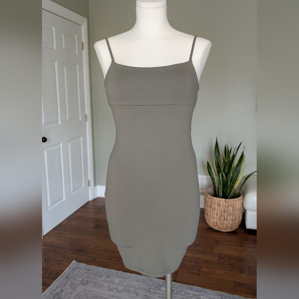 Dynamite Womenโs Bodycon Mini Dress Olive Green Strappy Stretch Size XS